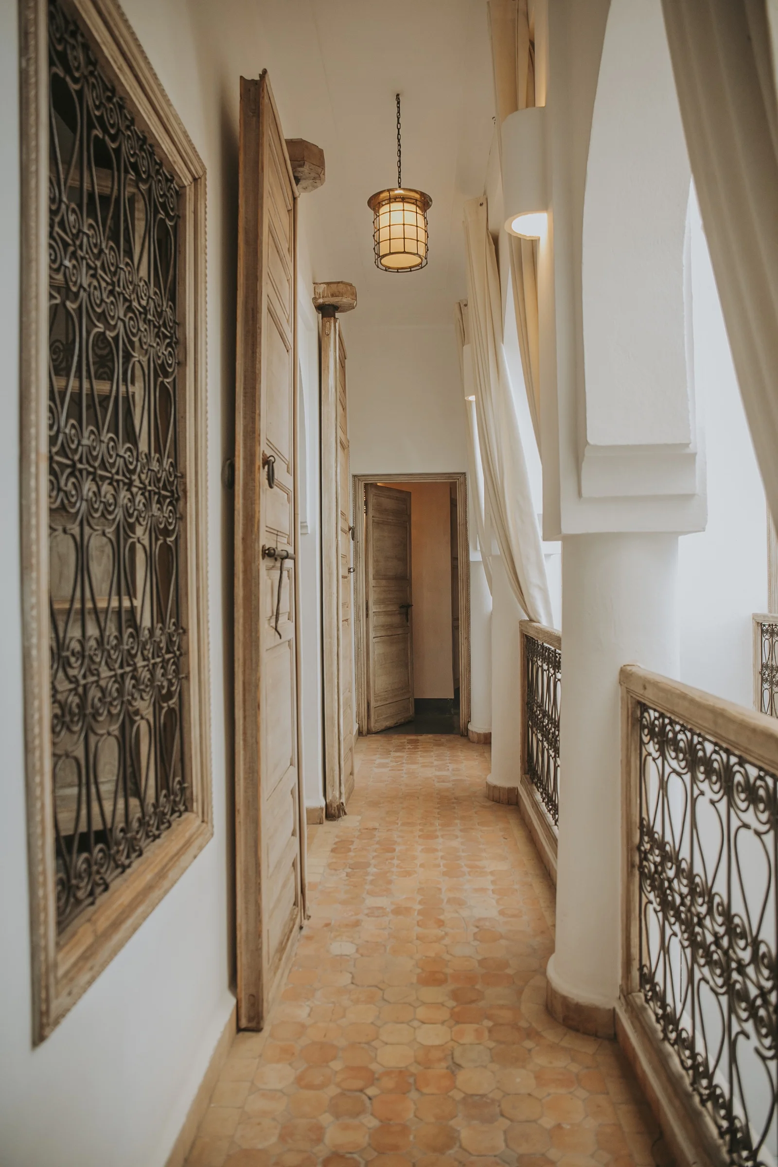 The arched gallery on the upper floor of Dar Zelda, open onto the patio