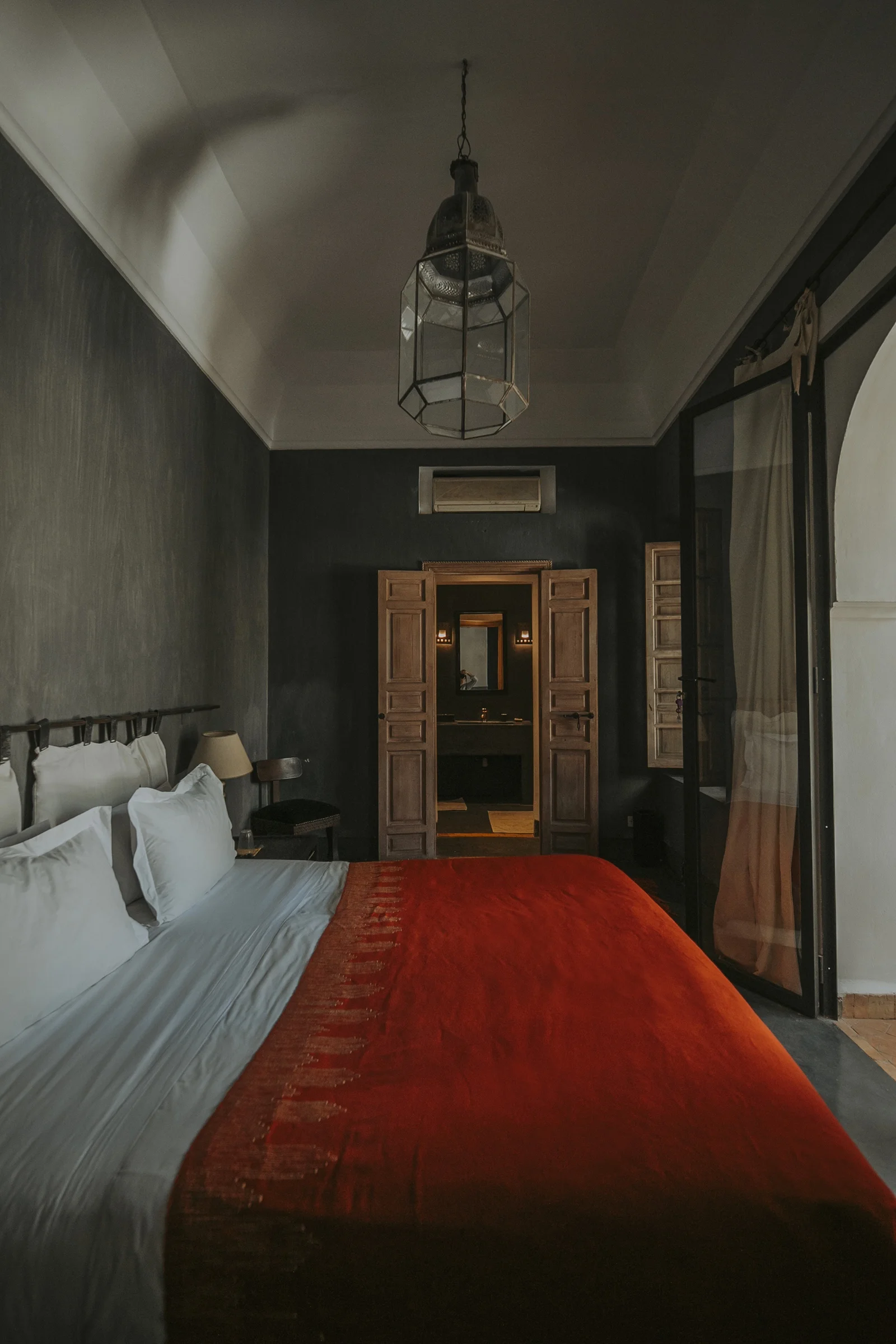 The Carbone Deluxe Room at Dar Zelda, in charcoal tones with a fireplace — view 2