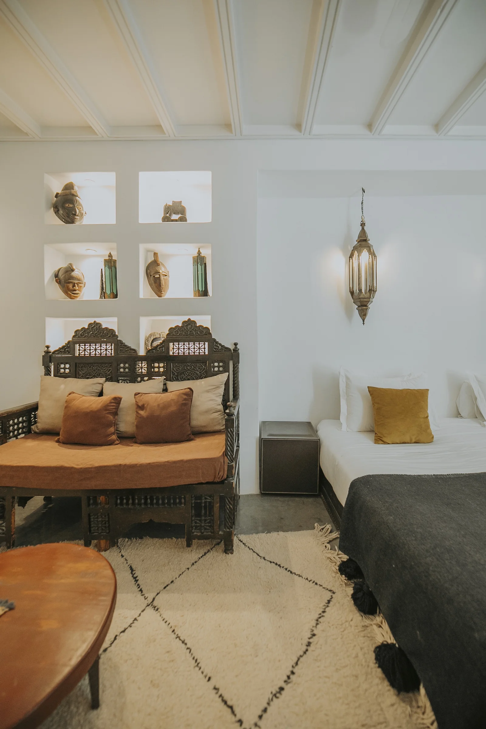 The Tataoui Suite at Dar Zelda and its ceiling of crossed reeds and painted wood — view 5